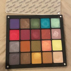 INGLOT 20 Eyeshadow Palette- Never Used, Swatched